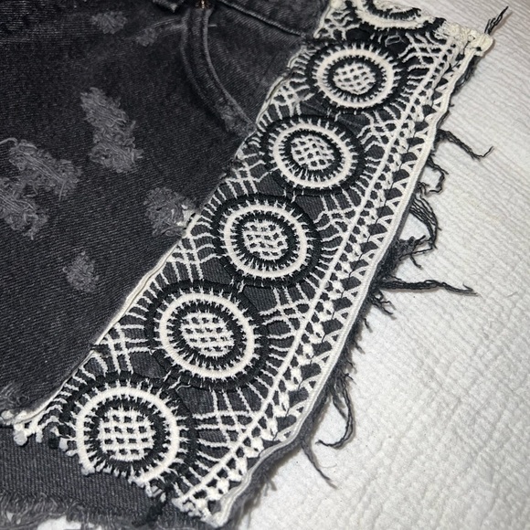 Levi’s LF Furst Of A Kind Vintage crochet fray Denim Shorts - Picture 3 of 7